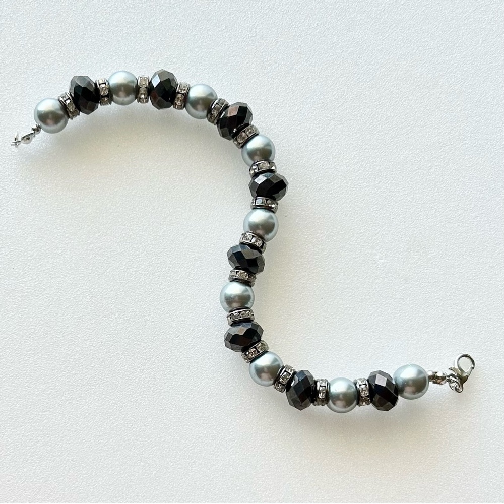 Glass Gray and Faceted Black Bead Bracelet 9” with Rhinestone Rondelle Spacers